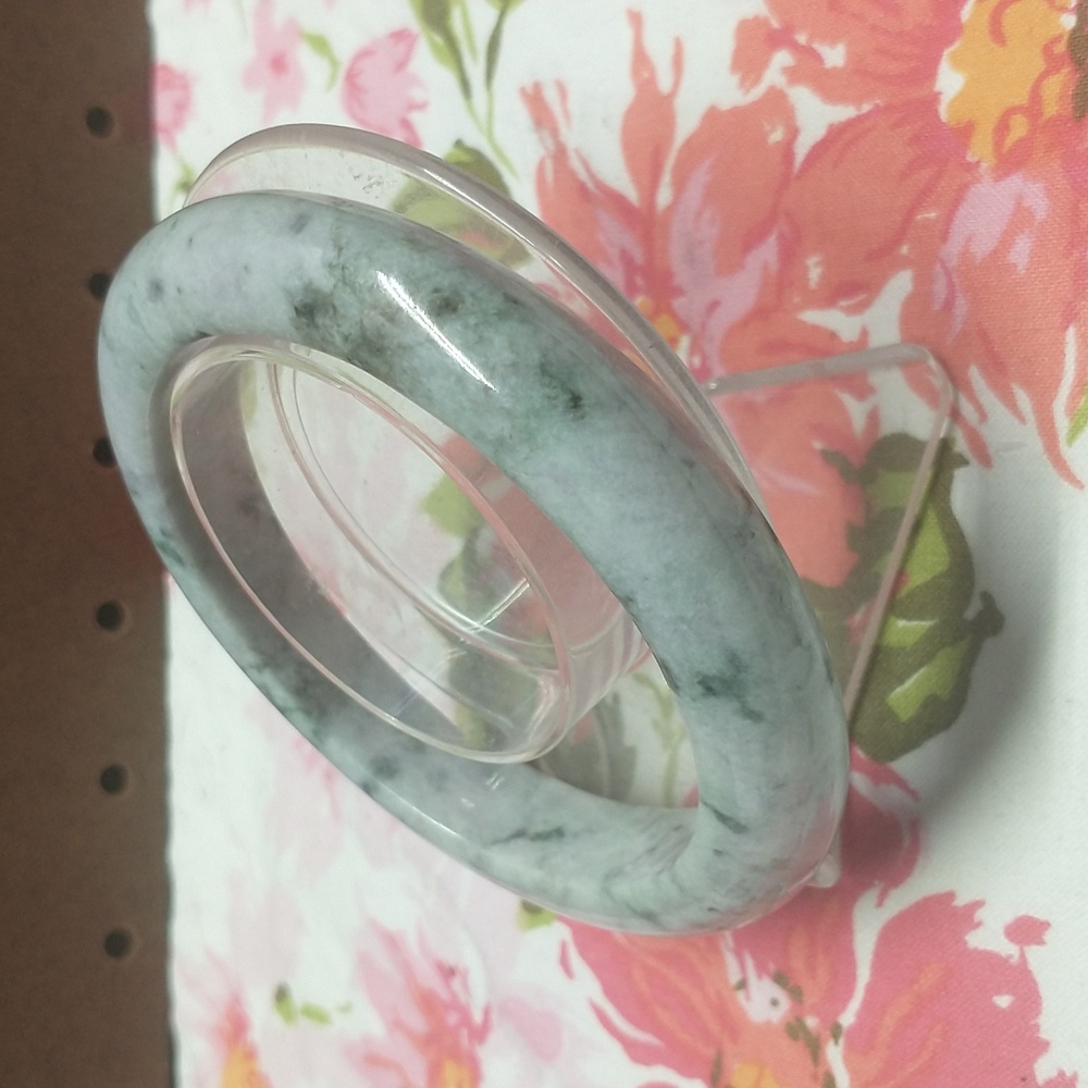 Jadeite bangle - Picture 2 of 4